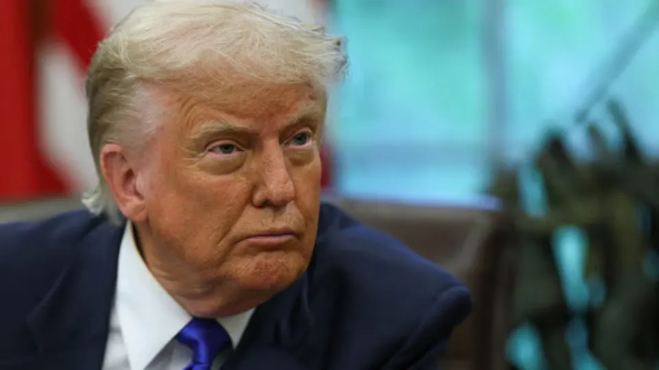 На закрытых переговорах в рамках G7 Дональд Трамп заявил о готовности усиливать поддержку Украины и давить на Россию при условии помощи европейских союзников с расчисткой Ормузского пролива. Лидеры «семёрки» обсудили санкции против нефтегазового сектора и наращивание поставок ПВО и дальнобойного оружия для Киева.