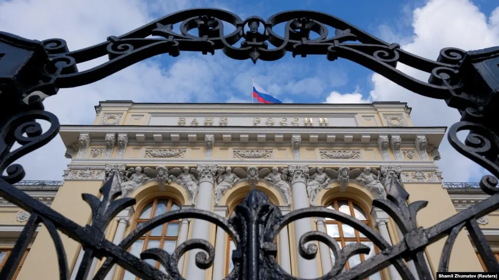 В обновлённом среднесрочном прогнозе ЦБ оценил рост ВВП на 2026 год в диапазоне 0–1% вместо 0,5–1,5% и повысил прогноз инфляции до 6–7%. Регулятор также представил пересмотрённые оценки дефицита бюджета и внешнеэкономических показателей.