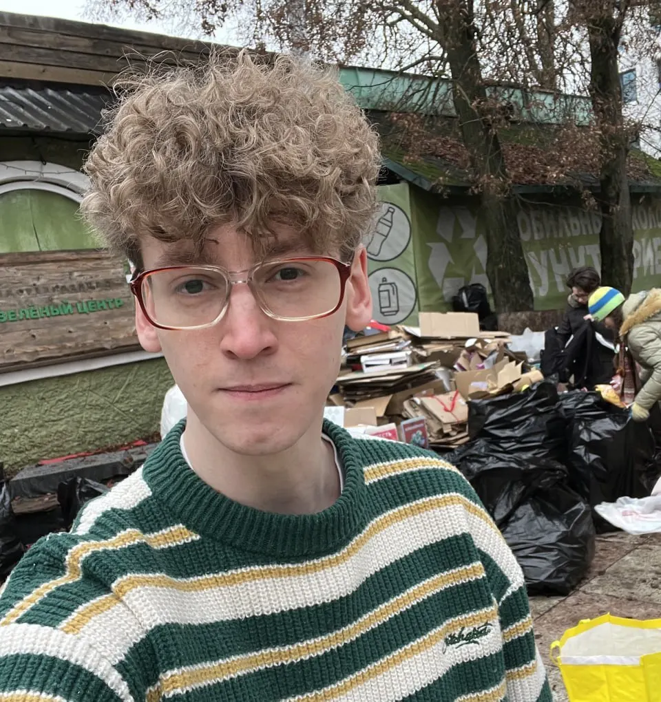 Калужский суд арестовал активиста Константина Ларионова на семь суток по статье о «производстве и распространении экстремистских материалов». По делу фигурируют четыре публикации 2024 года; арест влечёт годичный запрет участвовать в выборах.