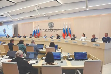 Центризбирком по проекту постановления намерен вычеркнуть ряд кандидатов из партийного списка «Яблока». Если из списка выбывает четверть кандидатов, партия может быть снята с выборов. Корректировки списков продолжаются на фоне административных дел и штрафов в отношении членов партии.