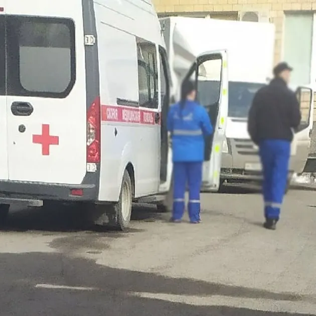 30 июля в Медвежьегорске произошёл взрыв газа в жилом доме, один человек доставлен в больницу с ожогами рук; причины происшествия выясняют.