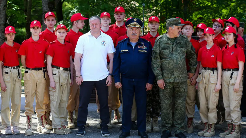 Минпросвещения разделит предмет «Основы безопасности и защиты Родины» на два обязательных курса — НВП и «Безопасность жизнедеятельности», по 34 часа каждый для переходящих в 8-й и 10-й классы.