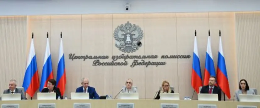 Коммунисты подтвердили списки кандидатов, отозвали троих выдвиженцев и полностью закрыли 225 одномандатных округов; комиссия также разрешила открыть предвыборный счёт.