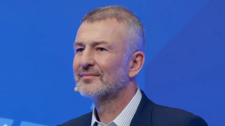 Андрей Мельниченко спас компанию СИБЭКО от изъятия после перевода 32 млрд рублей в образовательный центр под патронажем президента; это отражает особенности текущей волны национализаций в России.