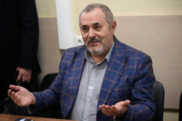 Перед выборами в Госдуму по всей России как минимум 21 политик оказался под протоколами за демонстрацию экстремистской или нацистской символики — это лишает права баллотироваться. Большинство дел завершились минимальными штрафами.