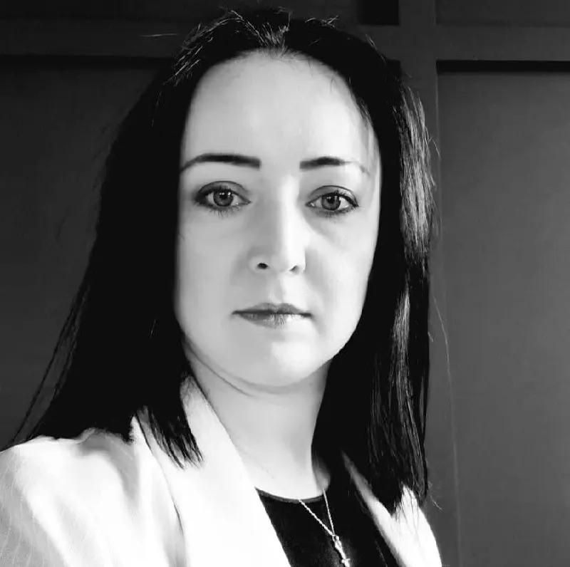 Конституционный суд признал, что совершеннолетние дети могут обращаться в суд с требованиями о лишении родительских прав, если родители совершили над ними насилие в детстве; формальный подход судов признан недостаточным для защиты достоинства пострадавших.
