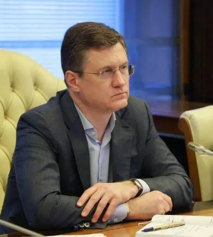 Вице‑премьер Александр Новак провёл совещание по ситуации на рынке топлива. Региональным властям и отраслевым компаниям поручено ежедневно мониторить запасы, координировать поставки и принимать меры, чтобы не допустить локальных сбоев.