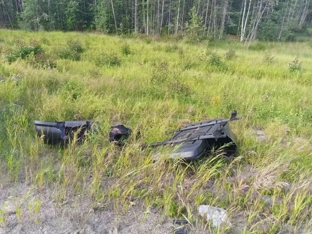 Авария на 920-м км трассы «Кола»: водитель не пострадала, её сын госпитализирован с подозрением на ушиб грудной клетки.