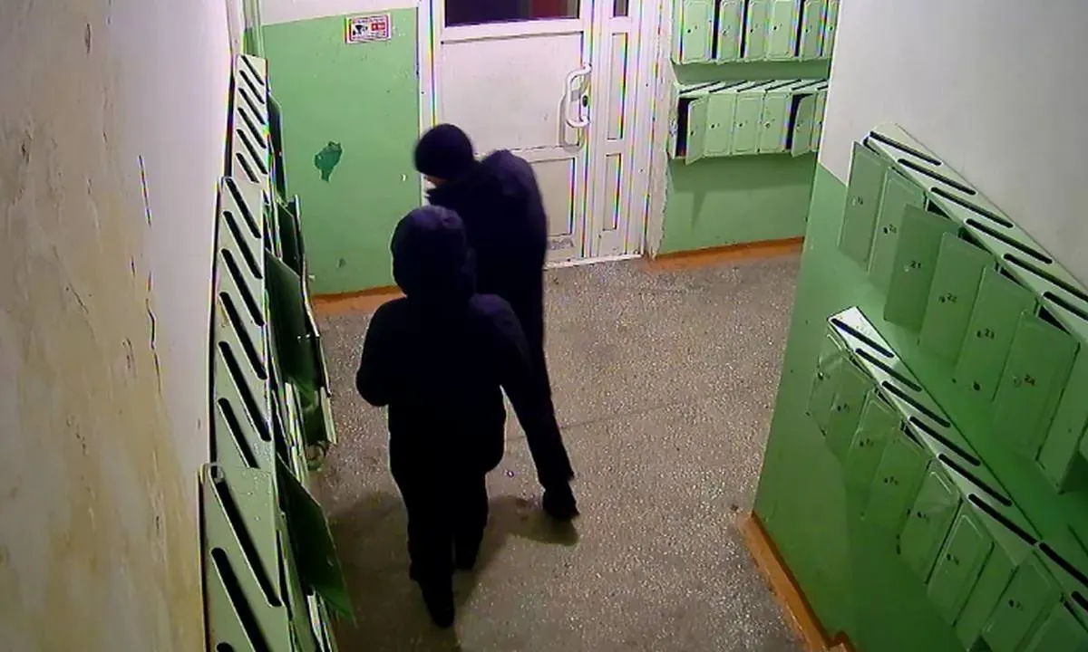 Следственные органы сообщают о задержании пяти несовершеннолетних, которых подозревают в организации распространения синтетических наркотиков через «закладки».