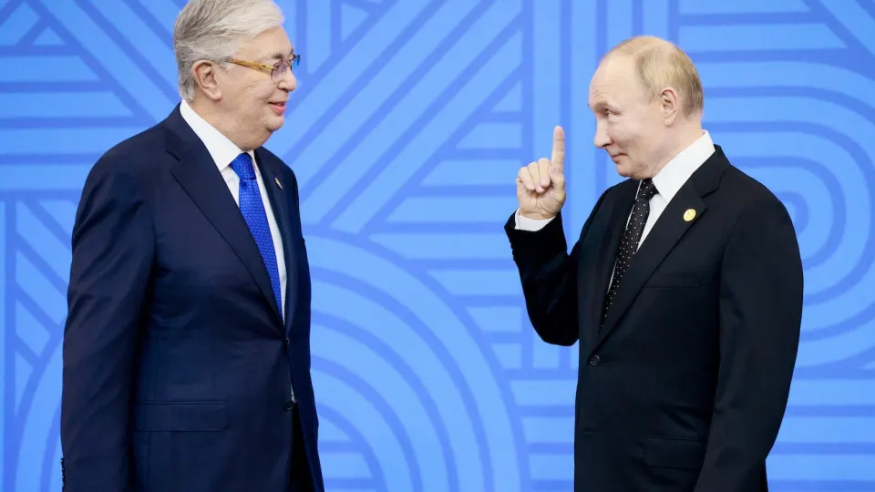По данным отраслевых источников, поставки Аи‑92 и Аи‑95 планируются в июле‑августе; в Казахстане опасаются за баланс собственного рынка и возможных санкционных рисков.