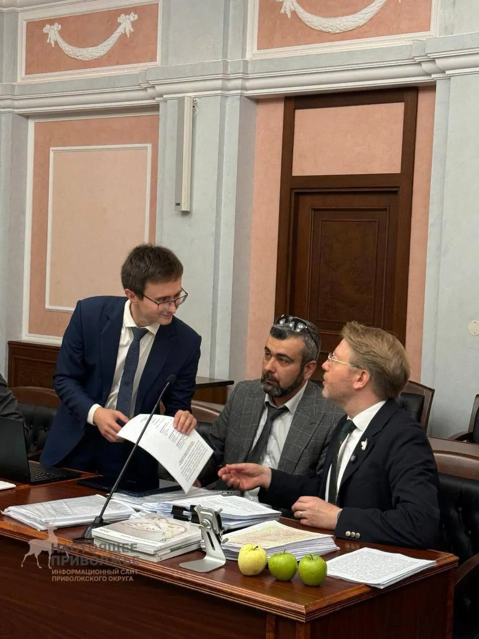 Верховный суд разъяснил основания снятия партии с выбора, указав на нарушение авторских прав и финансирования кампании, а также на публикацию изображения, созданного нейросетью. Партия намерена обжаловать решение.