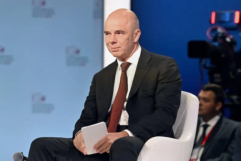 Глава Минфина уверяет в полном исполнении бюджета; дефицит за начало 2026 года составил приблизительно 6,46 трлн рублей (около 2,8% ВВП).