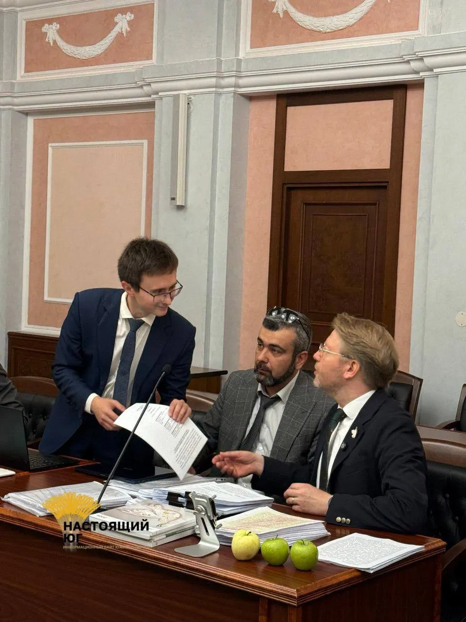 Представитель ЦИК сообщил о нарушениях партии «Яблоко» в предвыборной агитации и авторском праве, включая цитату Явлинского и соглашение с OpenAI; бюллетень пока не отправлен в печать по решению суда.