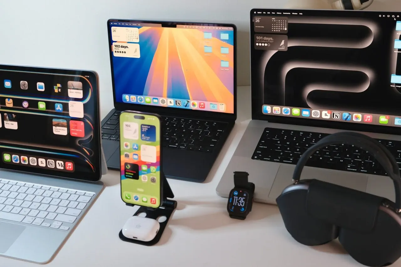 Регулятор заявляет, что Apple частично выполнила требования: появился выбор российского поисковика по умолчанию, но предустановку нацмессенджера MAX и магазина RuStore не обеспечили; возможно штраф.