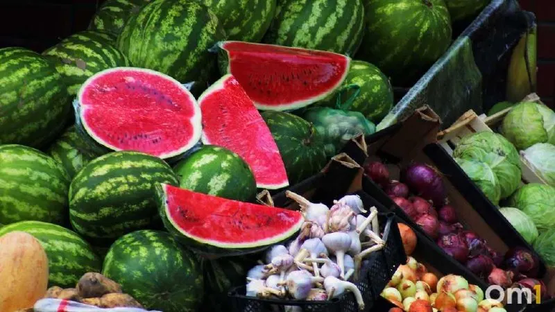 Разрезанные бахчевые представляют риск заражения; покупайте лишь в проверенных точках торговли.