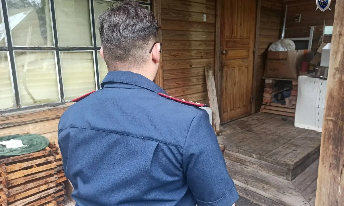 Ночью 3 августа в деревне Ууксу мужчина убил 70-летнего соседа. Подозреваемый задержан, следствие устанавливает обстоятельства.