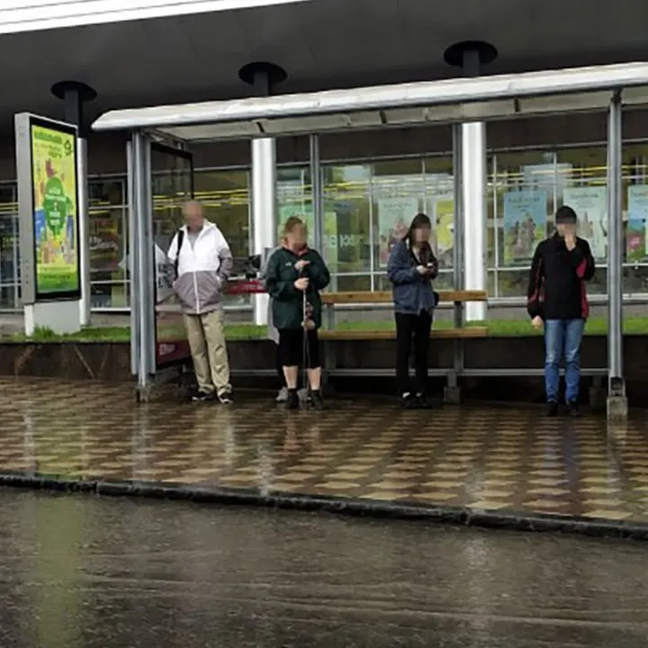 После обновления маршрутной сети Петрозаводск сталкивается с долгим ожиданием автобусов на остановках и возросшими ценами на такси, что осложняет поездки по городу.