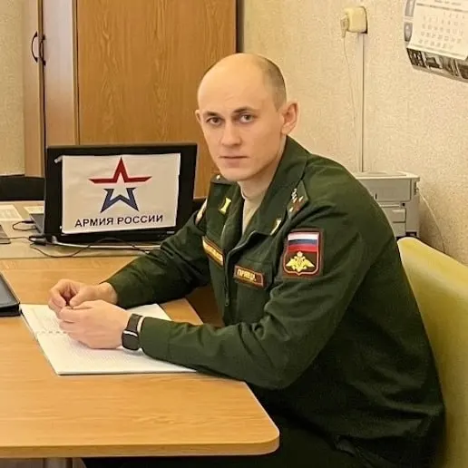 В Карелии задержан руководитель пункта отбора на контрактную военную службу; в Санкт-Петербурге задержаны два бывших военкома. Следственные действия продолжаются.