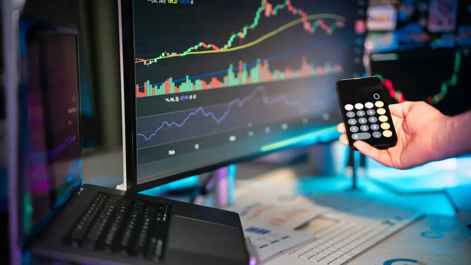 Глава ПСБ сообщил, что стейблкоин USDT может оказаться под контролем эмитента и замораживаться по указанию администрации США; банк развивает собственные цифровые финансовые инструменты и платежную инфраструктуру.