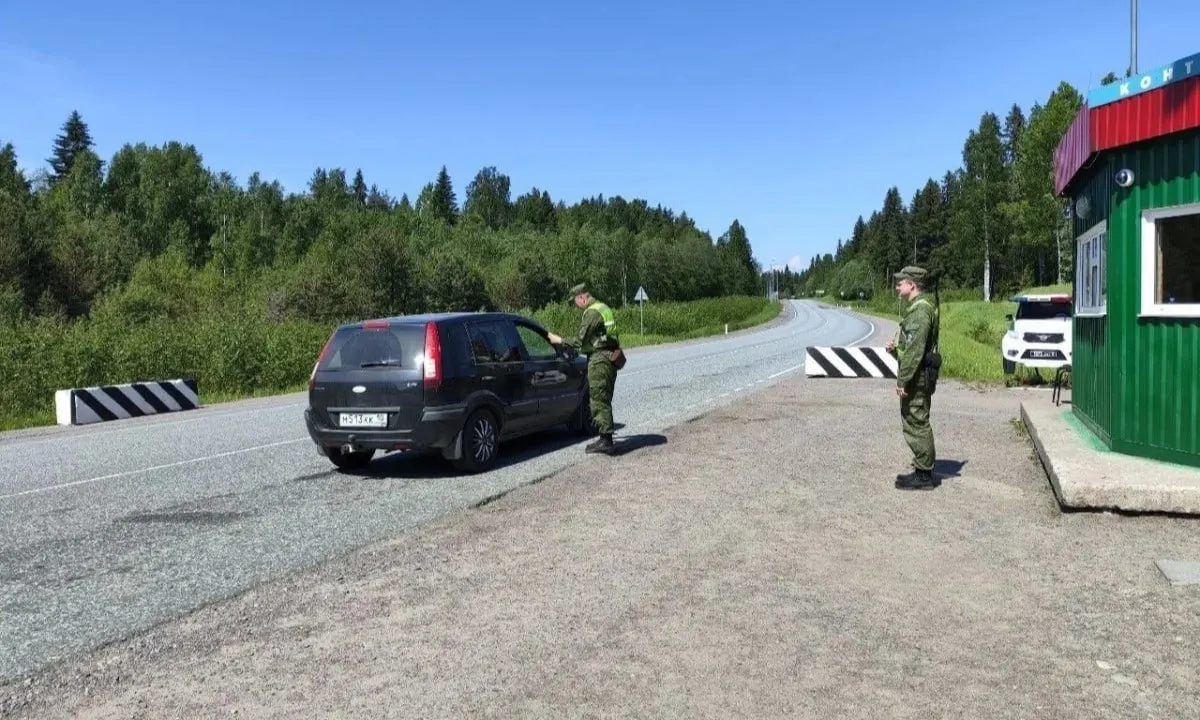 На КПП Шуя в Суоярвском районе Карелии действует усиленный досмотр транспорта в обоих направлениях; водителям рекомендуют снижать скорость и иметь при себе документы; штрафы за отказ могут достигать 7 000 рублей.