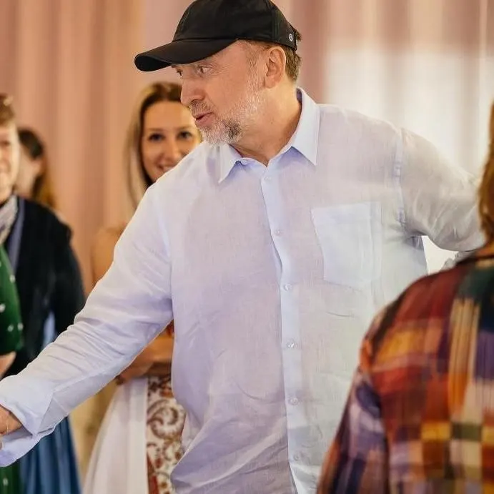 Основатель EN+ Group Олег Дерипаска прибыл в Сегежский район, чтобы лично ознакомиться с ходом работ на малой Сегозерской ГЭС мощностью 8,1 МВт и обсудить модернизацию оборудования на местном предприятии.