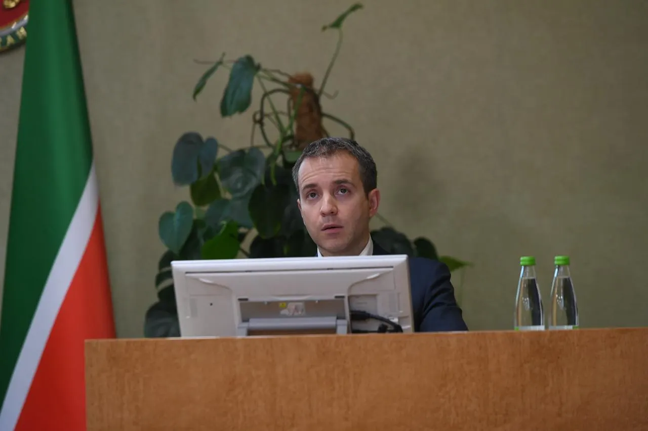 Арест — заочно; местонахождение Никифорова пока неизвестно; ранее он проживал за границей, в Эмиратах.