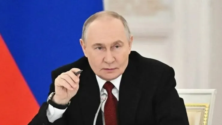 Президент России подписал указ о передаче активов Nestlé в России во временное управление компанией Л.Е.В. Менеджмент, включая активы логистики и крупных сетей.