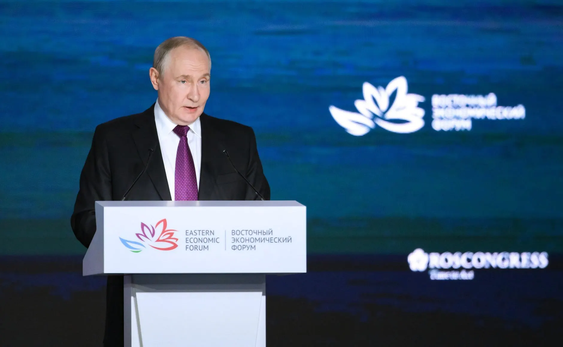 Президент отметил необходимость учитывать все факторы, влияющие на рождаемость, и подчеркнул, что СВО не главная причина снижения рождаемости.