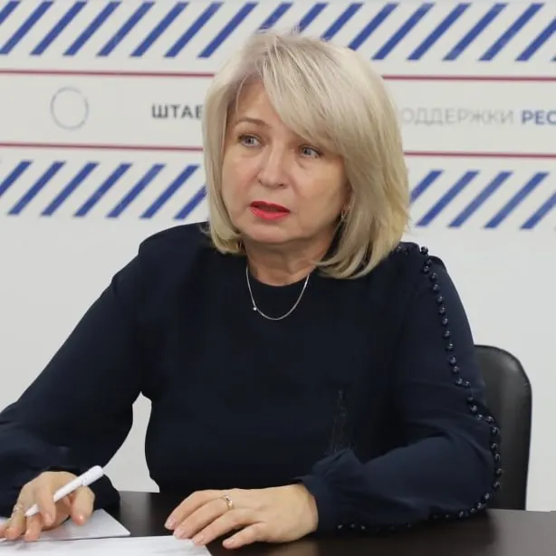 Галина Гореликова получила новую должность в Петрозаводском педколледже и заявила о продолжении развития педагогического образования; инцидент вокруг высказывания в адрес приглашённой гостьи стал предметом общественного обсуждения в регионе.