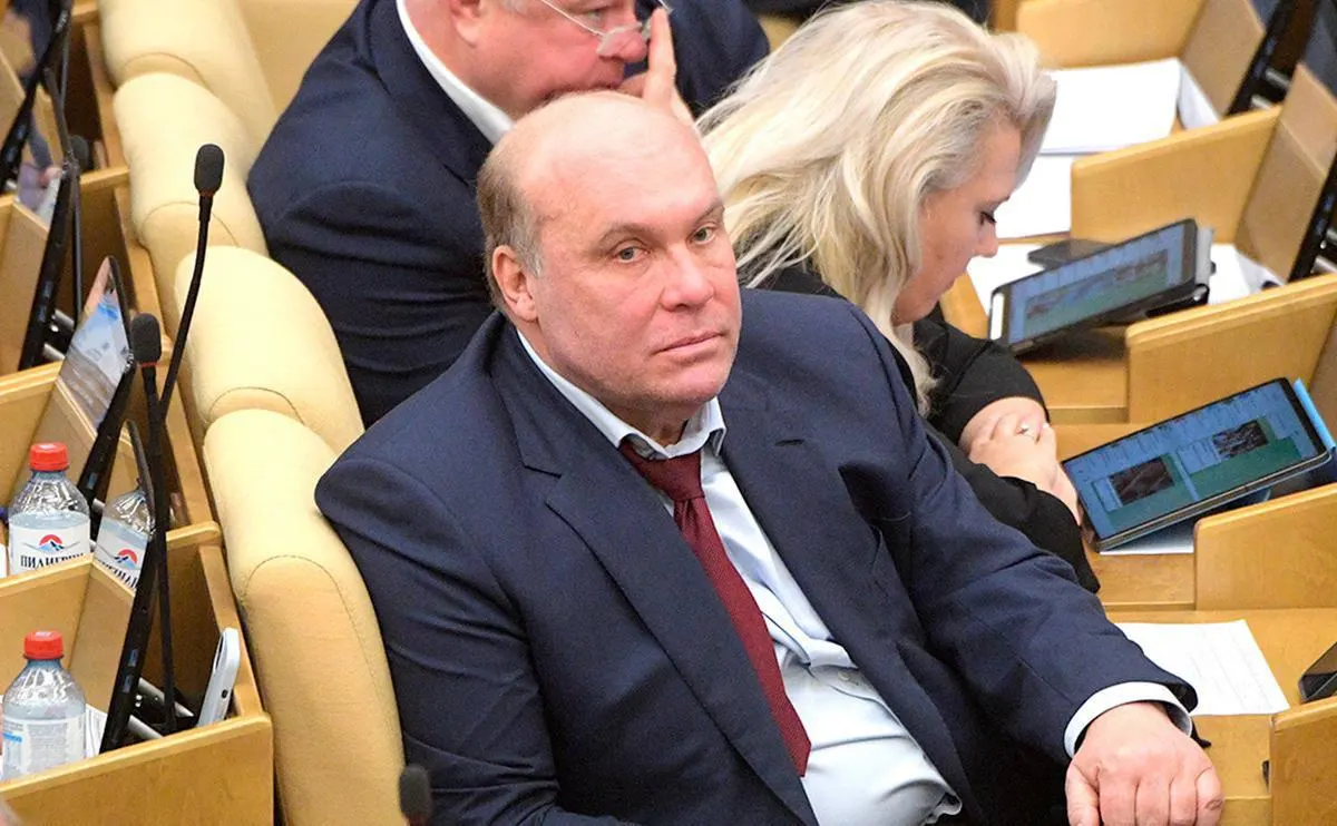 Депутат Андрей Колесник назвал сообщения о возможной мобилизации слухами и сообщил, что их распространяют иностранные спецслужбы, чтобы запугать россиян.