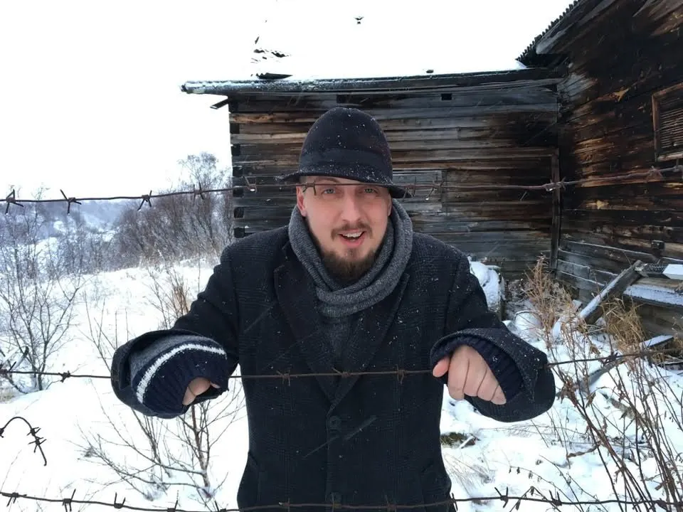 Суд в Петрозаводске вынес штраф журналисту Сергею Маркелову по делу об иностранном агенте. Он заявил о несогласии с маркировкой и подчеркнул своё имя по паспорту.