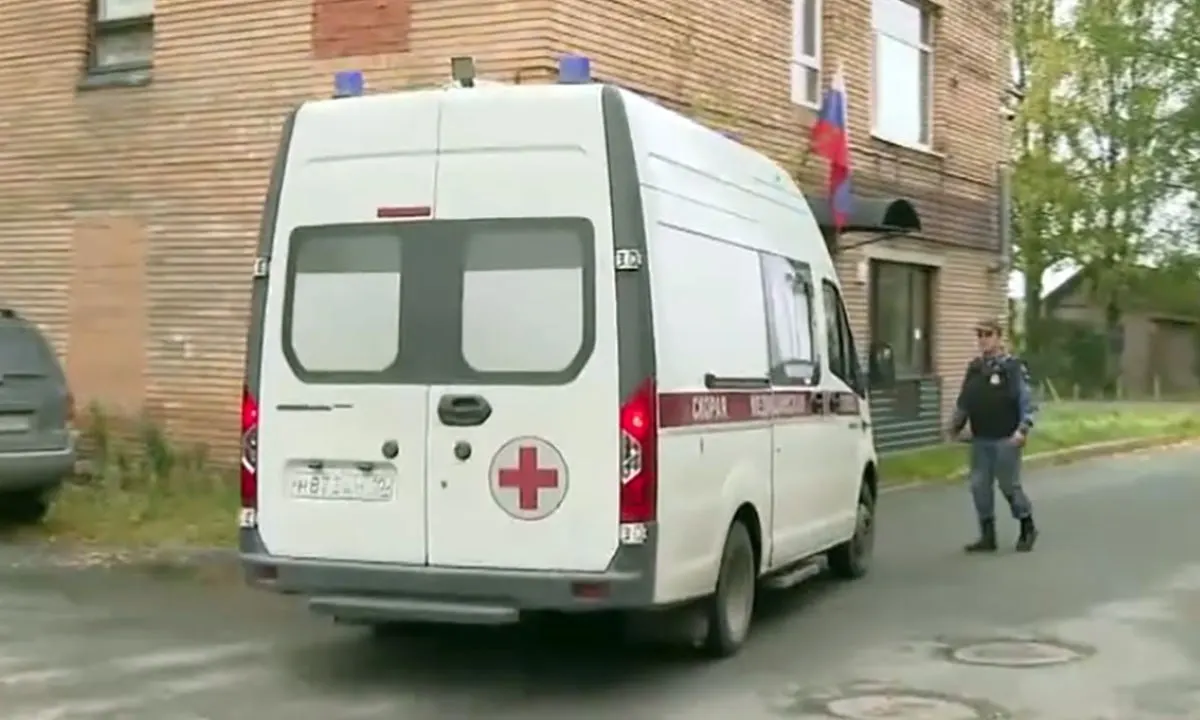 13-летний мальчик получил травмы после аварии на питбайке, подаренном отцом за месяц до происшествия. Заседание началось, но было прервано недомоганием подсудимого, процесс перенесли на 1 октября.