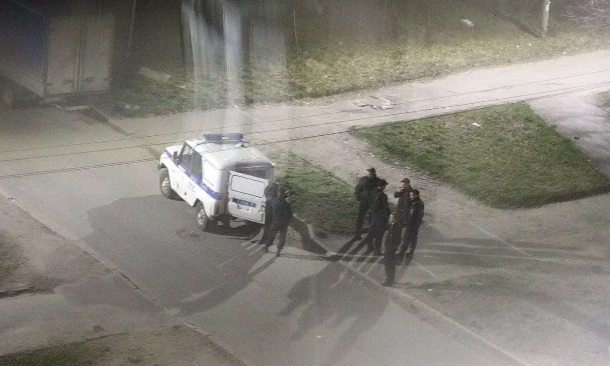 В Петрозаводске нашли тело 31-летней женщины с признаками побоев. Возбуждено уголовное дело об умышленном причинении тяжкого вреда, подозреваемого пока не задержали.