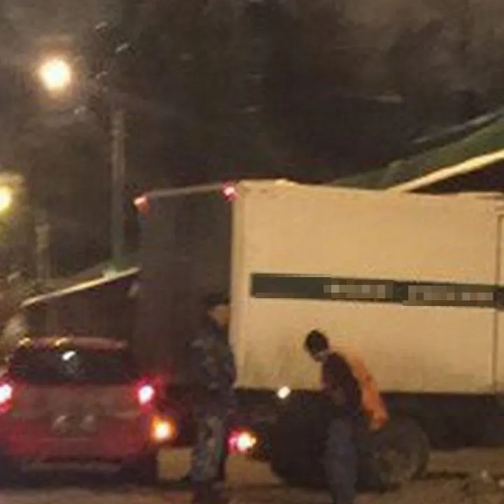 Столкновение автозака и самосвала в Кондопожском районе унесло жизни двух сотрудников полиции и заключённого; ещё один полицейский госпитализирован.