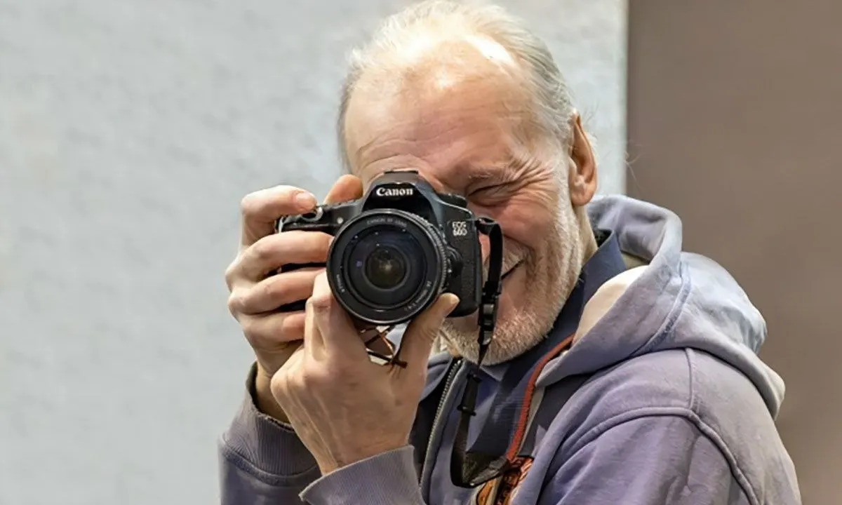 Карельский фотохудожник Василий Петухов скончался в возрасте 66 лет. Его коллеги и друзья вспоминают его как искреннего и щедрого человека, а также ценят богатое фотонаследие, которое он оставил.