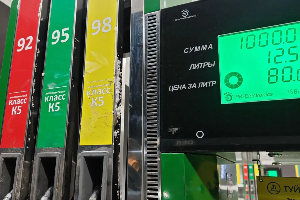 Глава Карелии объявил об отмене лимитов на отпуск топлива и разрешении продажи бензина в канистры на крупных АЗС.