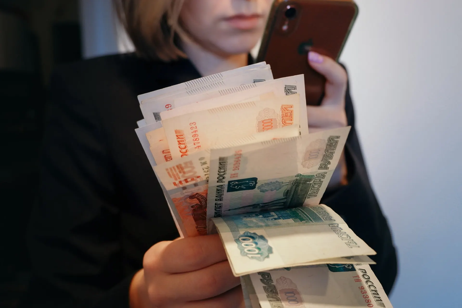 Разбираемся, какие факторы действительно сдерживают развитие экономики, и почему двузначная ставка Центробанка не объясняет всё.