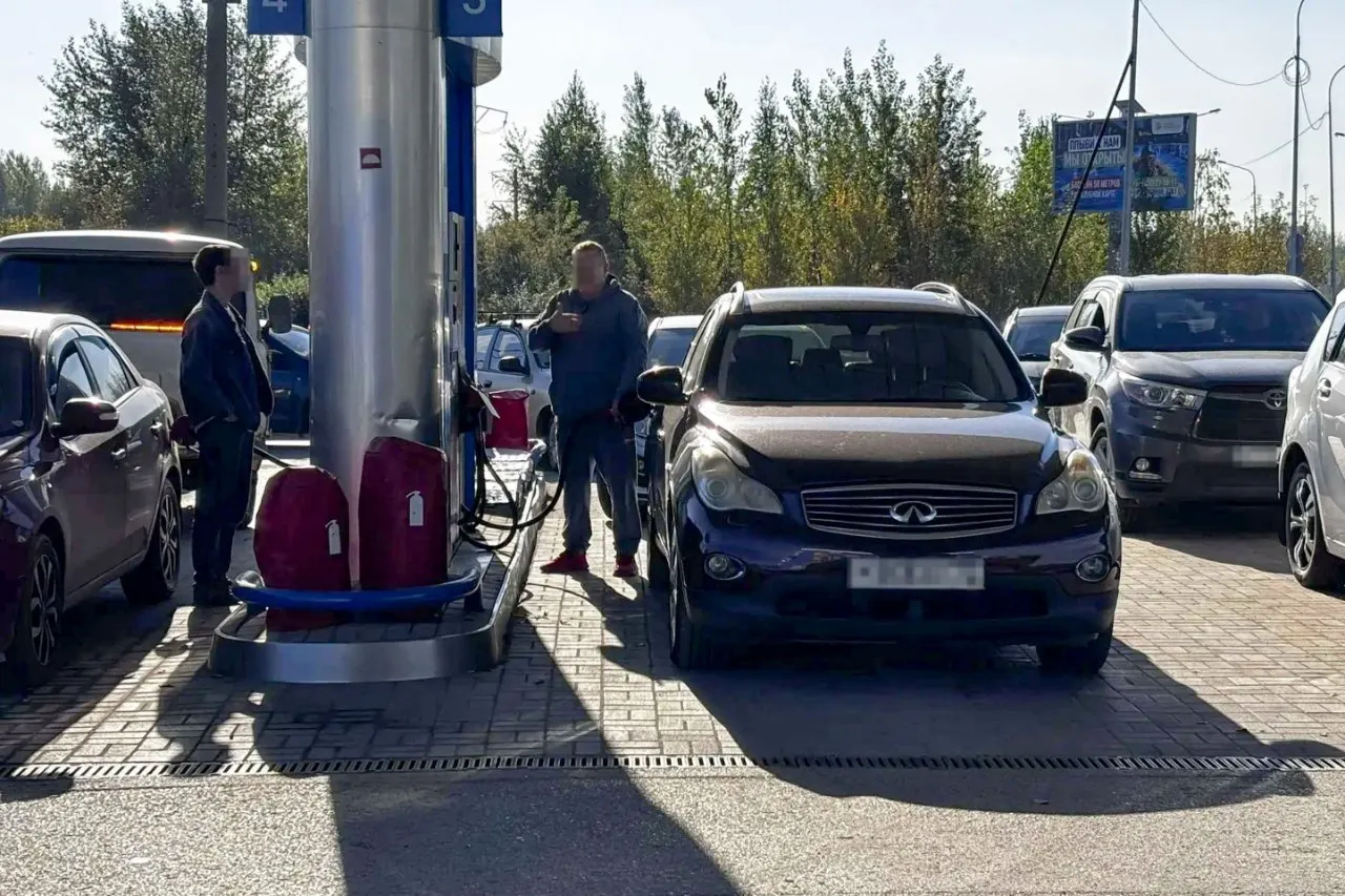 Региональные власти сняли лимиты на отпуск топлива АИ‑92 на заправках региона; лимит по АИ‑95 остаётся 30 литров, а в отдельных населённых пунктах допускается отпуск до 50 литров.