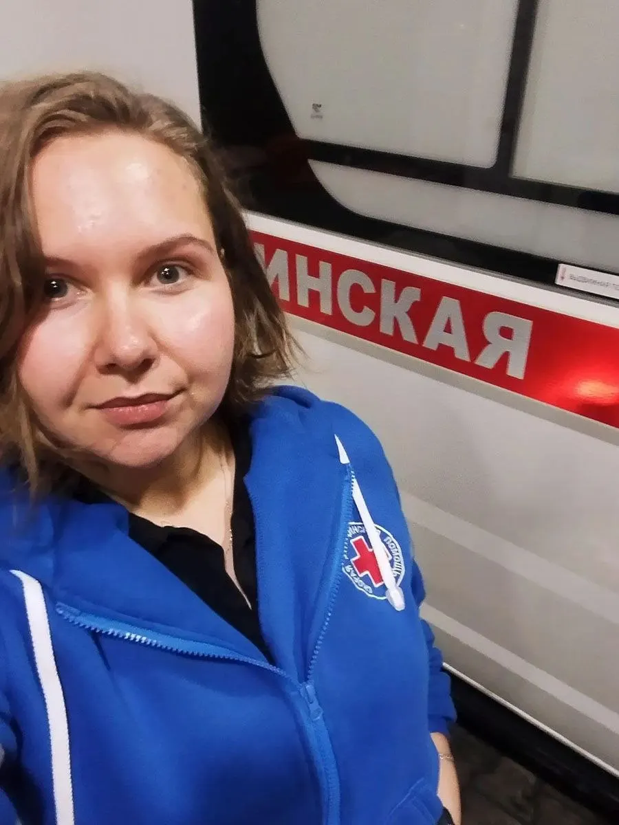 Фельдшер Карина Закалова рассказывает, почему медицина — многослойная профессия без конца, и как танцы, йога и медитация помогают ей не перегореть.