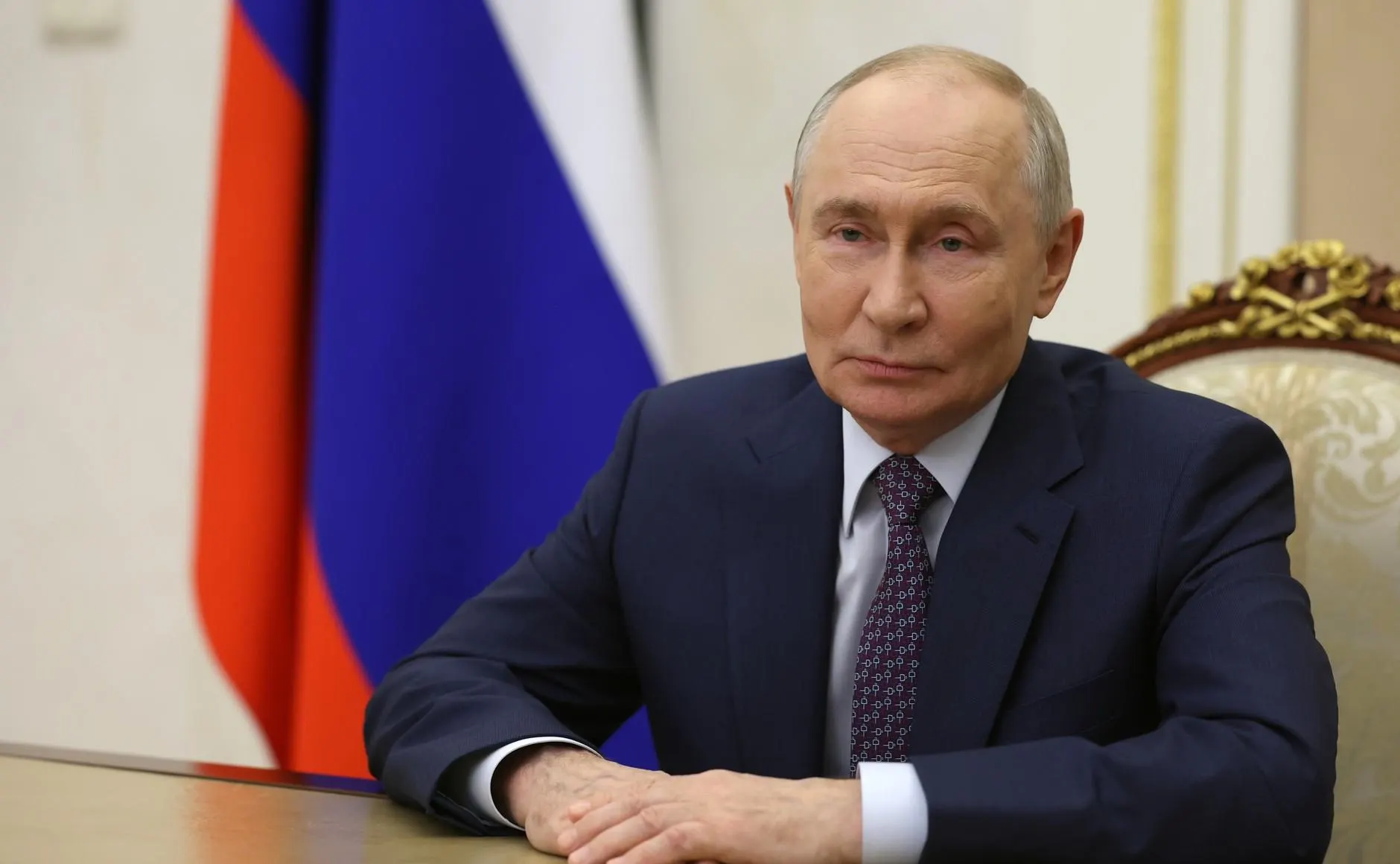 Президент России поздравил всех педагогов с профессиональным праздником, подчеркнув важность их труда для будущего страны.