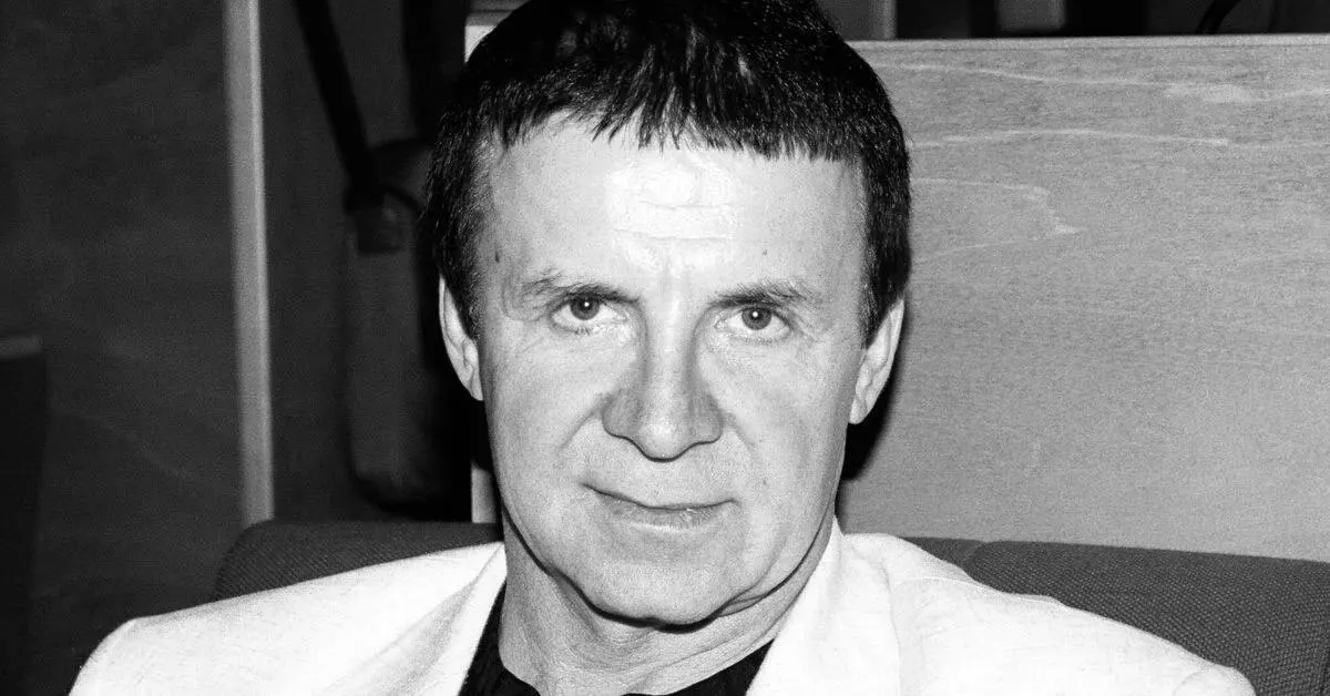 Известный целитель Анатолий Кашпировский скончался; подробности пока не раскрыты.