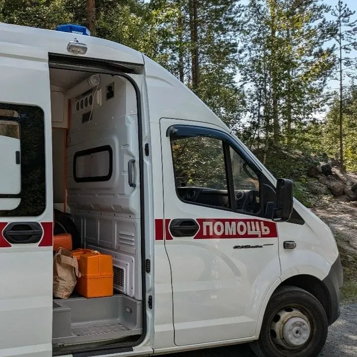 У мальчика в Олонце во время происшествия застряла кнопка от телевизионного пульта в дыхательных путях; врачи вовремя оказали помощь.